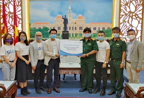 Bộ tư lệnh TP Hồ Chí Minh tiếp nhận vật tư y tế phục vụ công tác phòng, chống dịch Covid-19